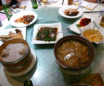 Auswahl landestypischer chinesischer Speisen